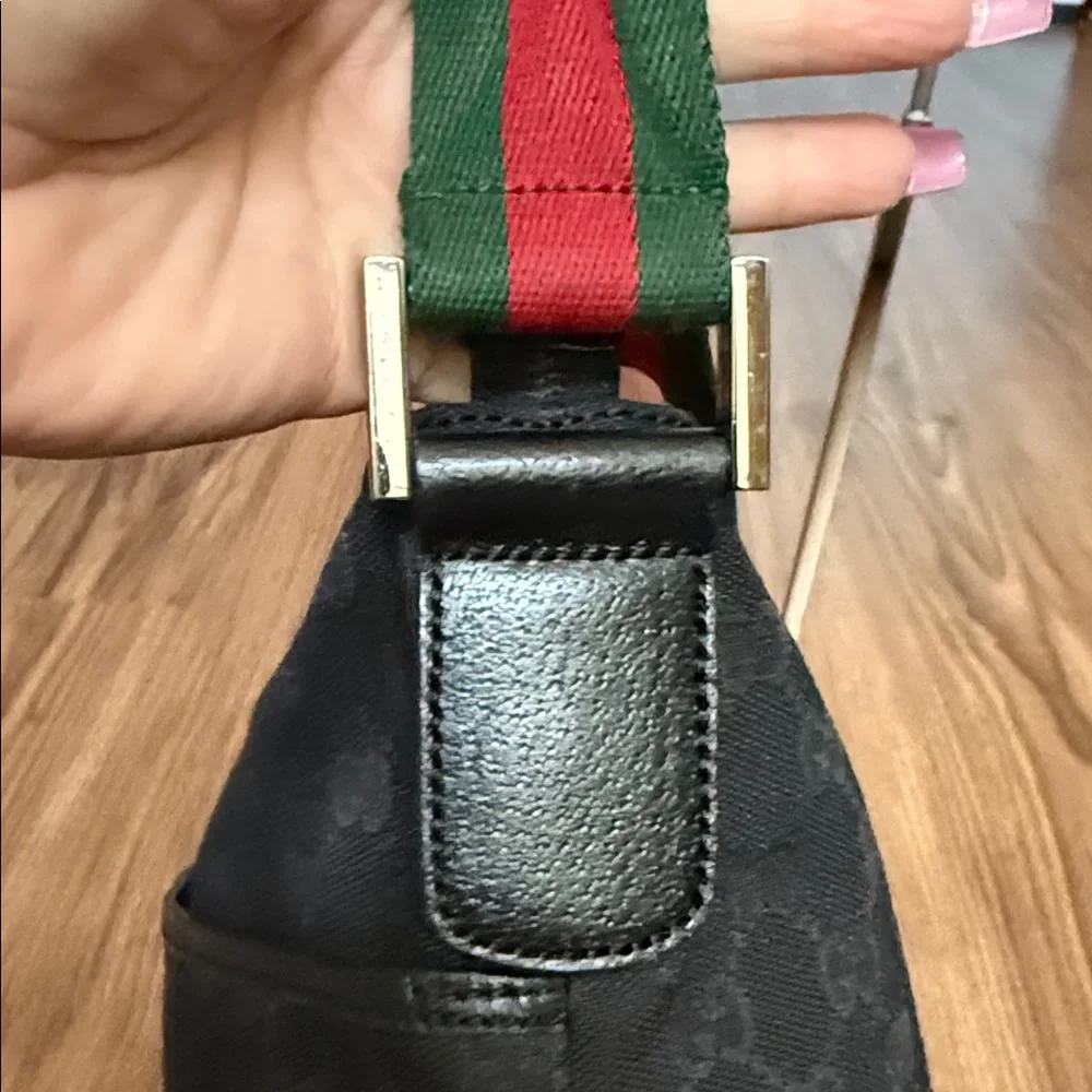 A519-  Gucci crossbody bag - Picture 13 of 16